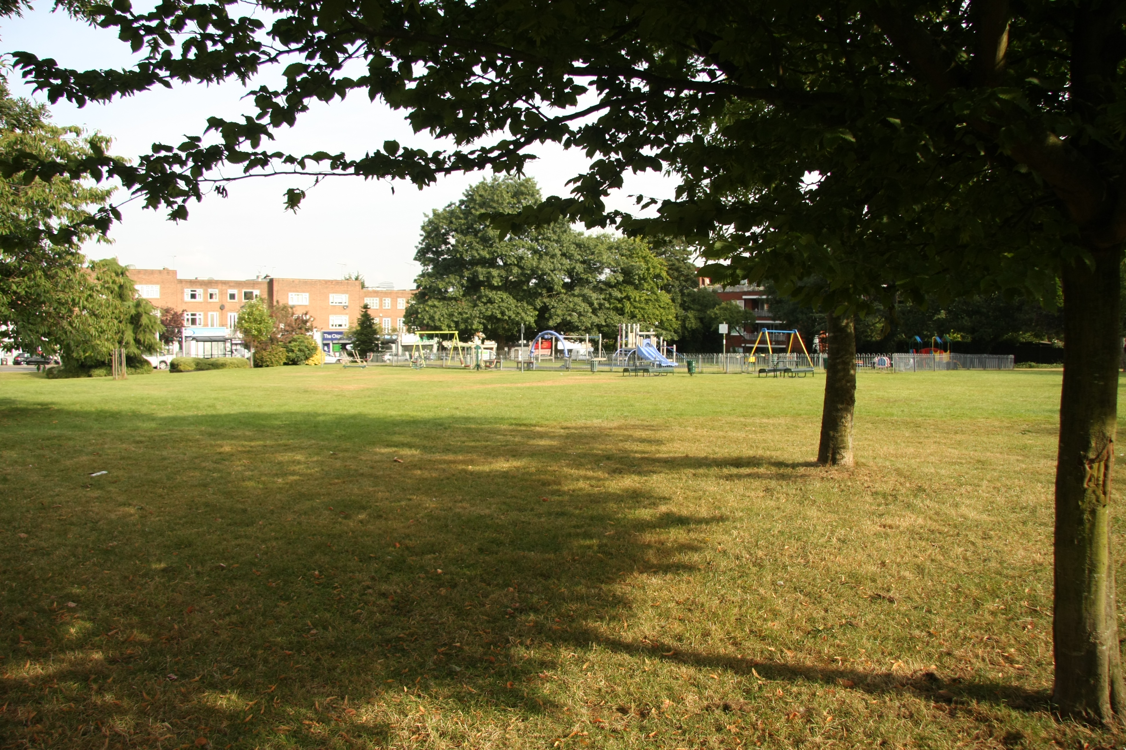 chigwell stattion green 05.jpg